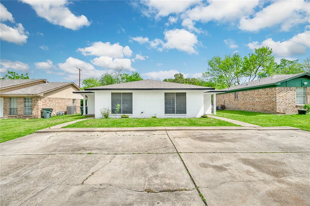 2 bed, 900 sqft, $1,200 — Photo 1