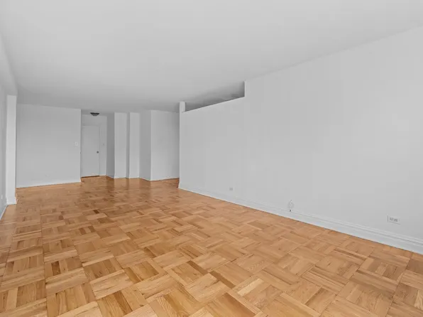 4525 Henry Hudson Parkway West image 7 of 22