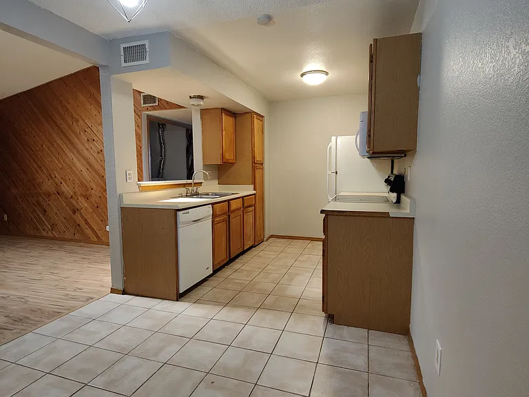 1075 S Elkhart Way #301 — Photo 2