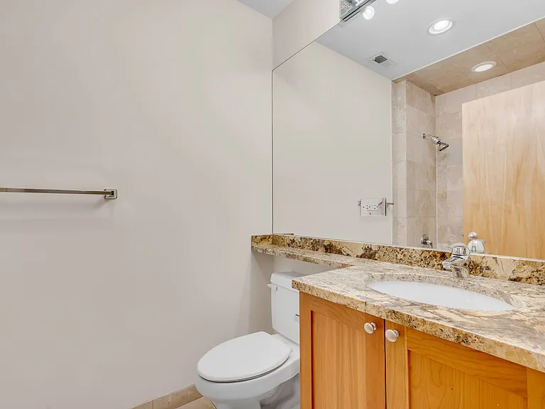 2064 N California Ave #203 — Photo 12