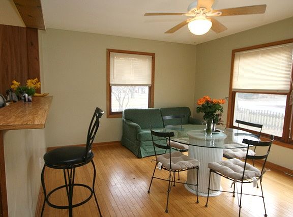 4th image of 702 Olive St