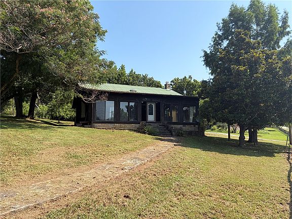 2nd image of 2046 Highway 268 Rd