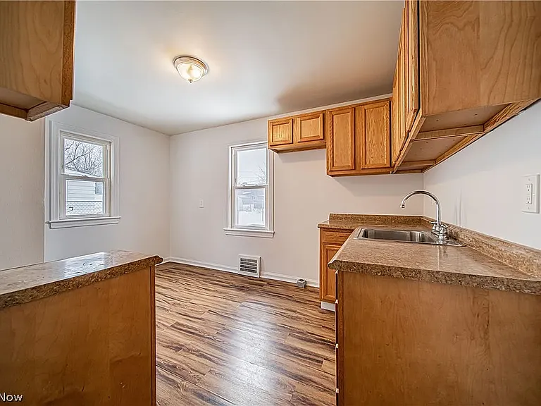 25770 Farringdon Ave — Photo 3
