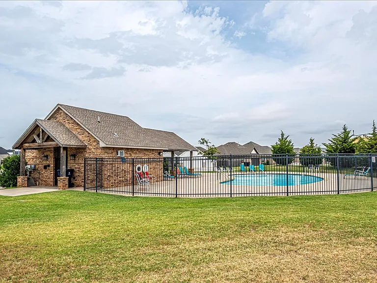 10300 Glover River Dr — Photo 39