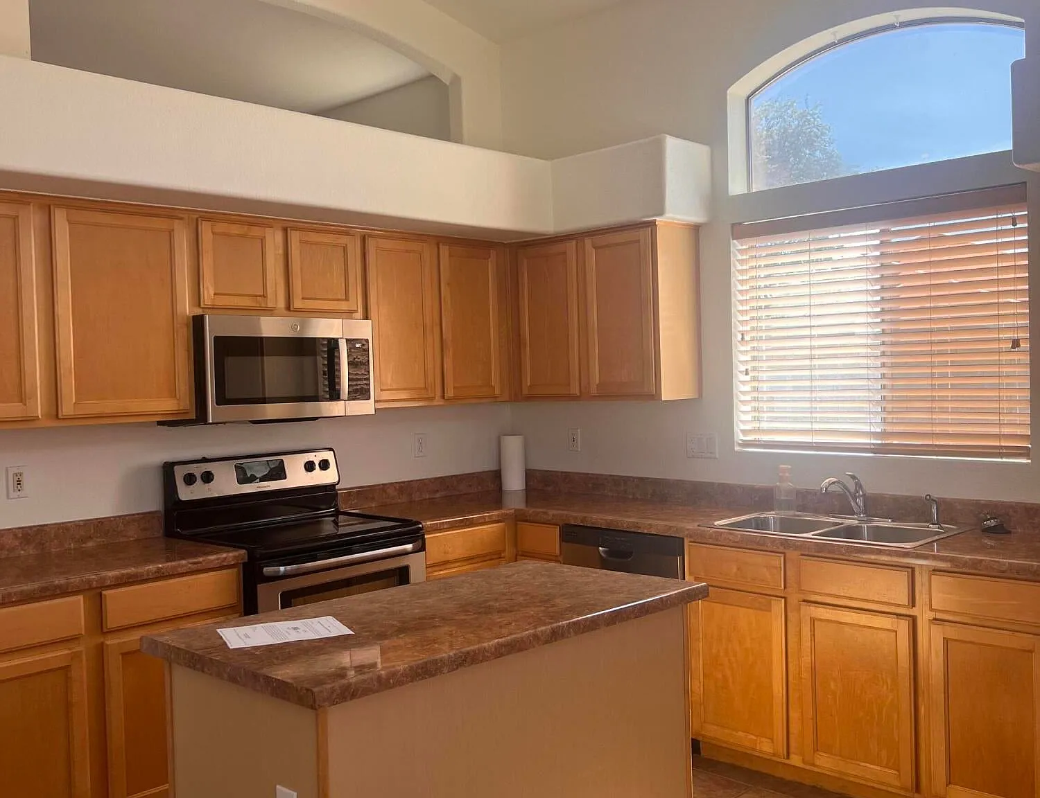 3 bed, 1308 sqft, $2,000 — Photo 4