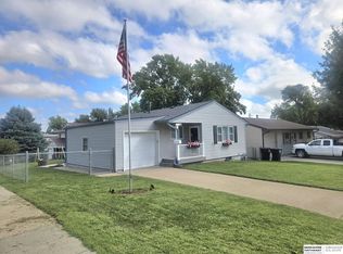 518 W Sherman St, Papillion, NE 68046