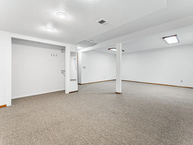 249 S Buchanan Ave — Photo 43