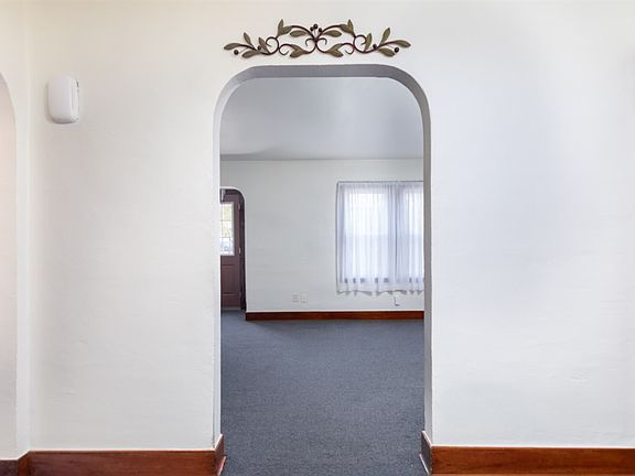 5th image of 1426-1426 1/2 Henry Ave