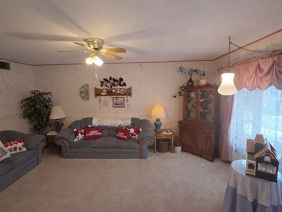 3rd image of 22 W Maple Dr