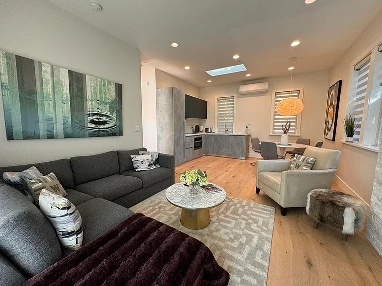 981A Manor Way — Photo 4