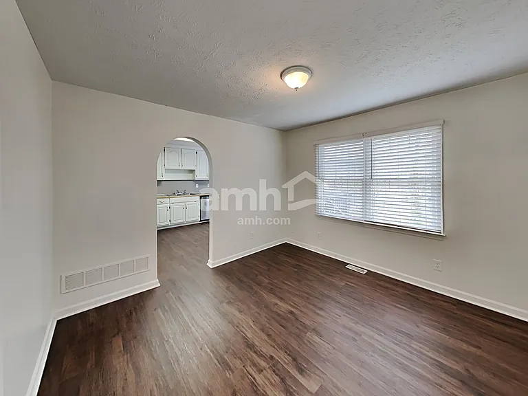 468 Springfield Dr — Photo 7