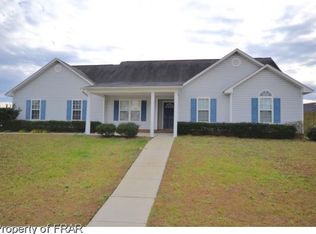 607 Sunpointe Dr, Hope Mills, NC 28348