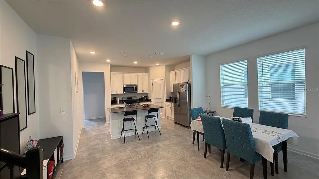 4 bed, 3.0 bath, 1880 sqft, $2,500 — Photo 4