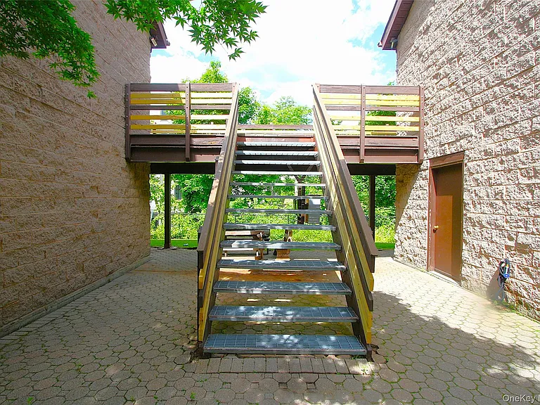 3115 Albany Post Rd #2 — Photo 12
