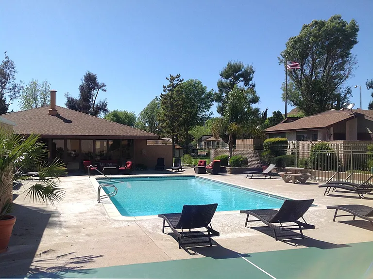 1272 Vista Serena Ave — Photo 3