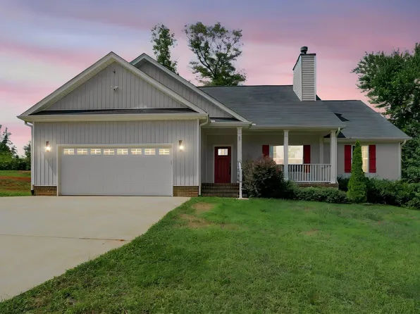27 Carriage Dr, Greer, SC 29651
