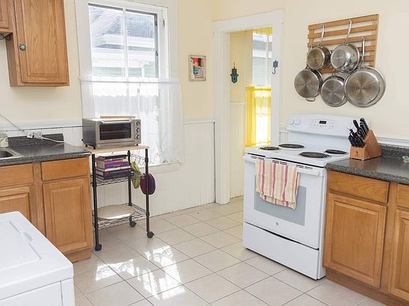 5th image of 34 Japonica St #2