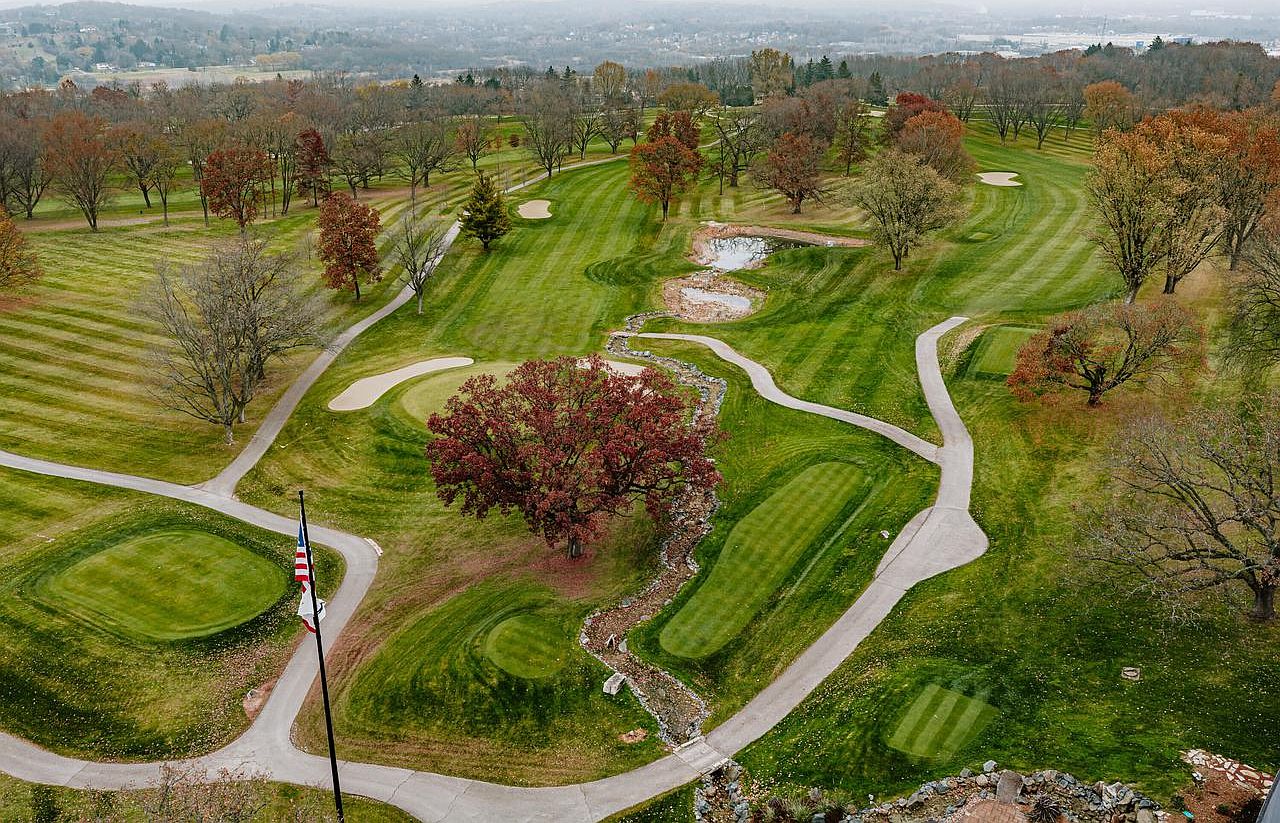 W275S3617 PAYNE STEWART COURT