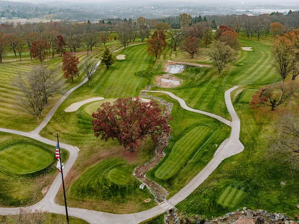 W275S3617 PAYNE STEWART COURT, Waukesha, WI 53189