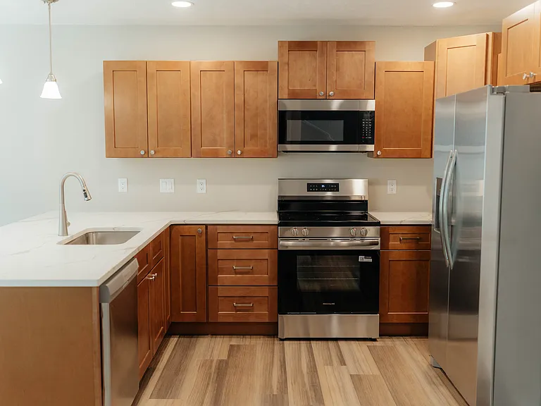 915 Carlton Cir — Photo 4