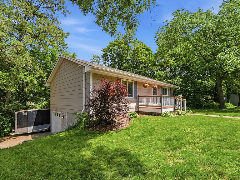 4834 Hanover Rd — Photo 2