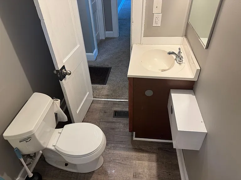 204 S Sycamore St SW — Photo 9