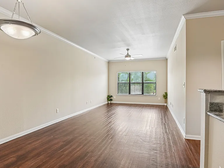 Skyview West Apartments — Photo 6