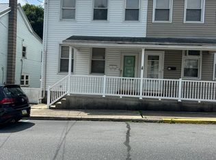 11 W Laurel St, Tremont, PA 17981