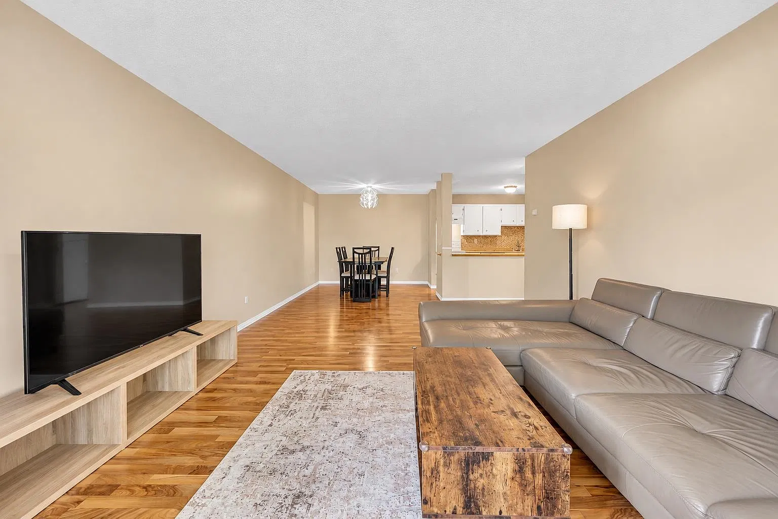 2 bed, 958 sqft, $1,900 — Photo 4