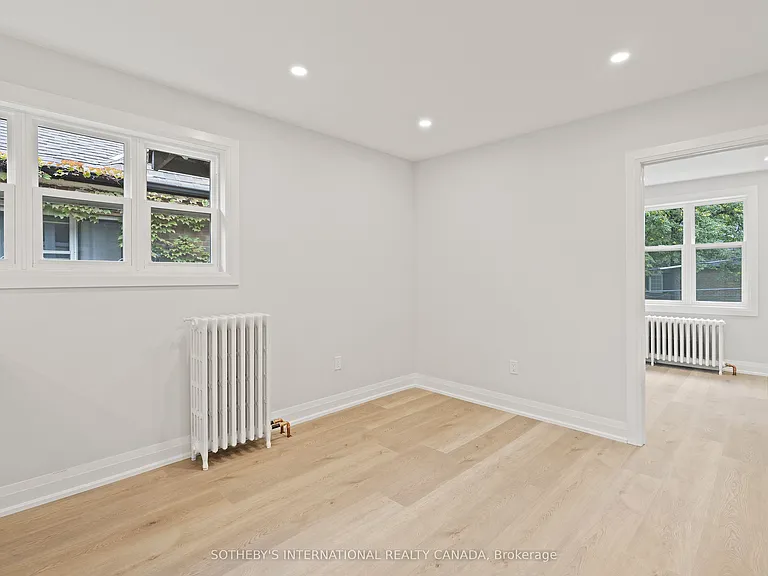 30 Strathgowan Ave #UPPER — Photo 14