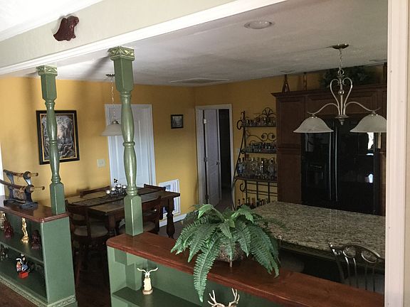 3rd image of 1601 Park Cir N