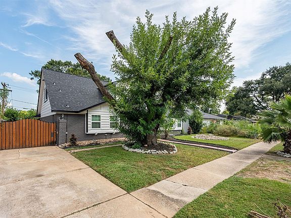 4th image of 4310 Black Locust Dr