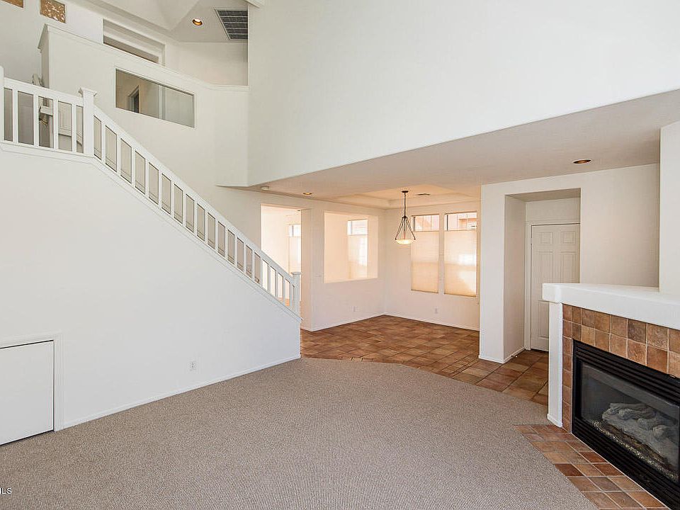 1st image of 326 Avenida De Royale