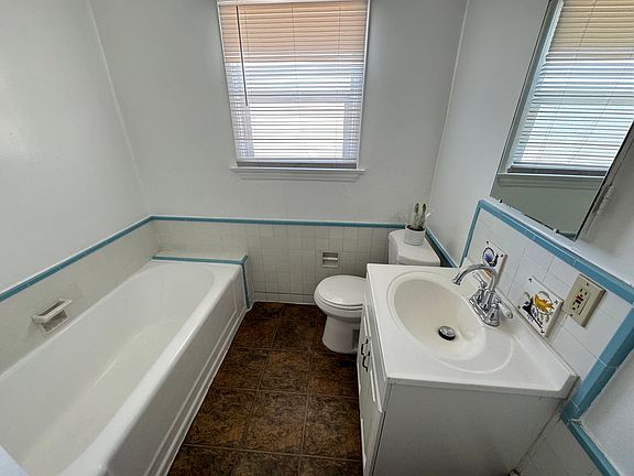 5th image of 347 N Hayworth Ave Unit 1/2
