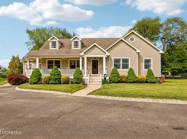 17 Willow Court, Oceanport, NJ 07757