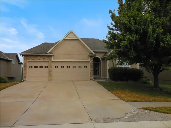 1446 Brompton Ln, Raymore, MO 64083