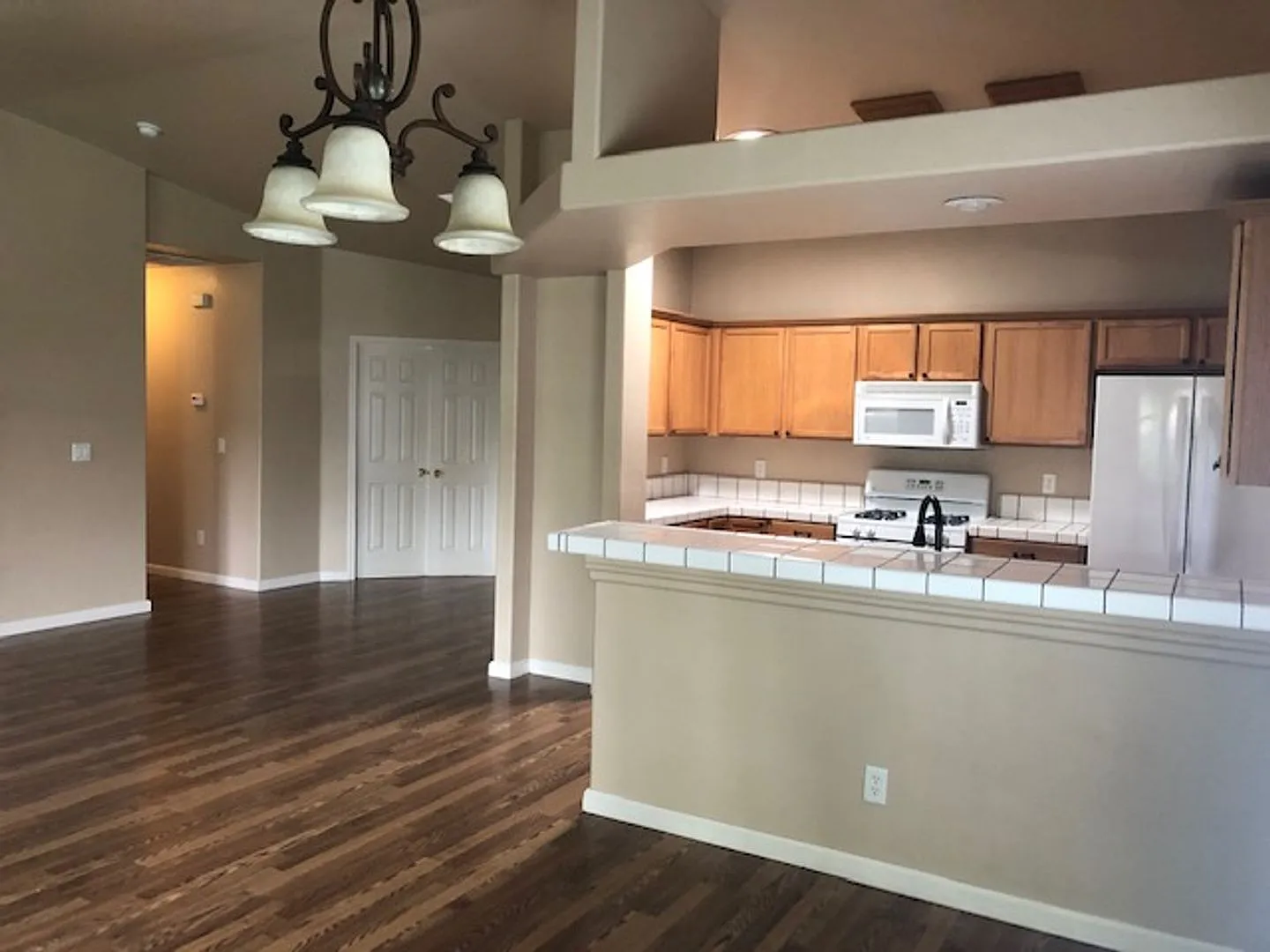 3/2/2 Home in Gardnerville, Chichester neighborhood — Photo 3