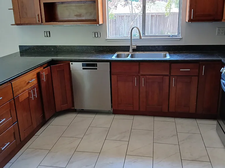 15 Carmel Dr — Photo 2