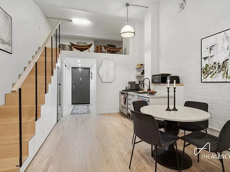 39 E 12th St #310 — Photo 3