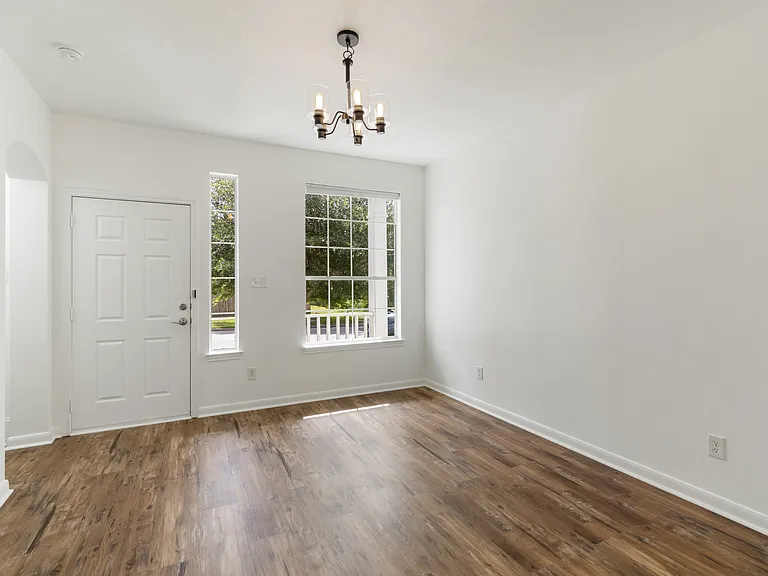 2023 Autumn Lake Dr — Photo 8