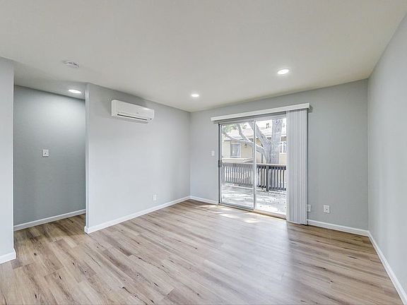 3rd image of 300 Franciscan Ct Unit 20