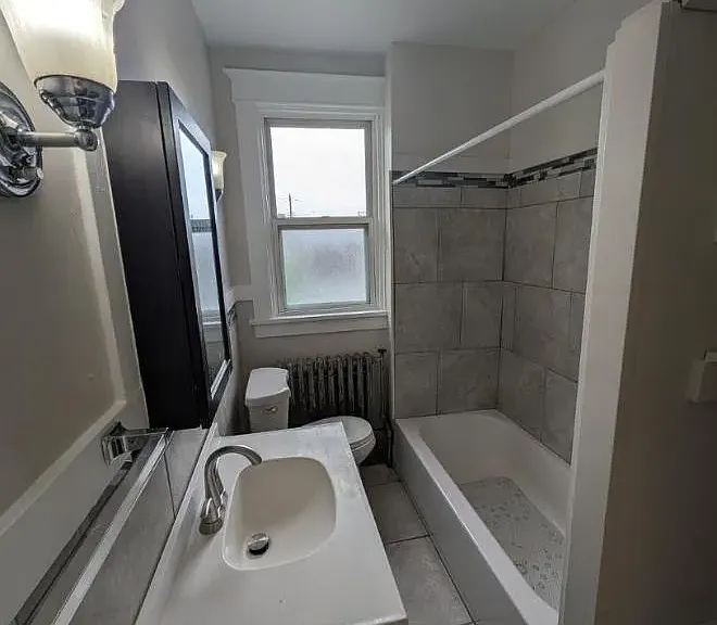 216 Sarah St #4 — Photo 6