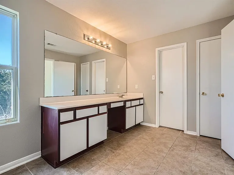 11010 Walkup Way — Photo 15