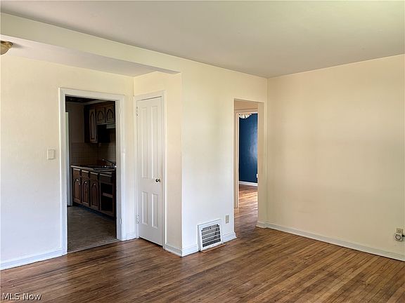 3rd image of 1711 Evergreen Ave