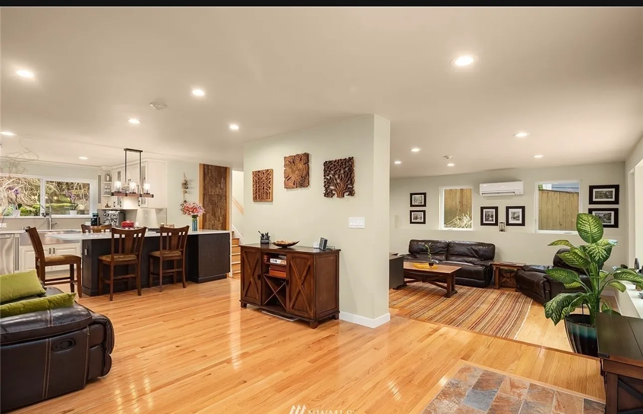4 bed, 3000 sqft, $4,980 — Photo 4