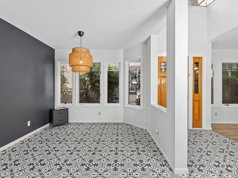 2871 Ashley Dr — Photo 9