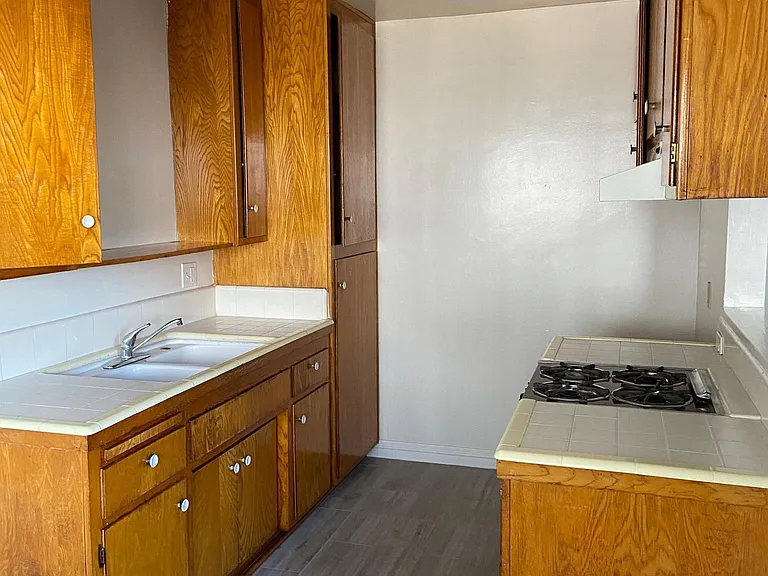 921 E Las Tunas Dr #D — Photo 11