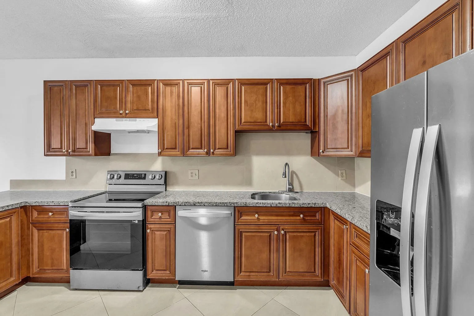 3 bed, 1728 sqft, $3,650 — Photo 1