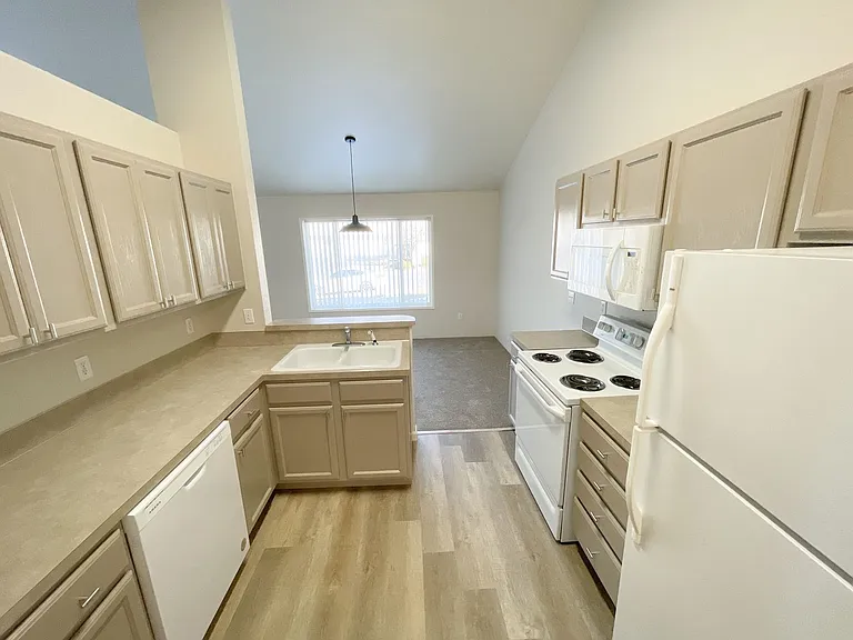 5630-5632 N Hills Dr #5634 — Photo 7