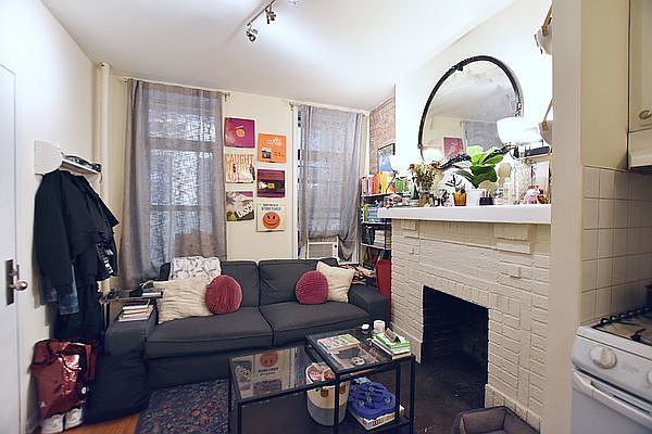 1st image of 11 Cornelia St APT 1R
